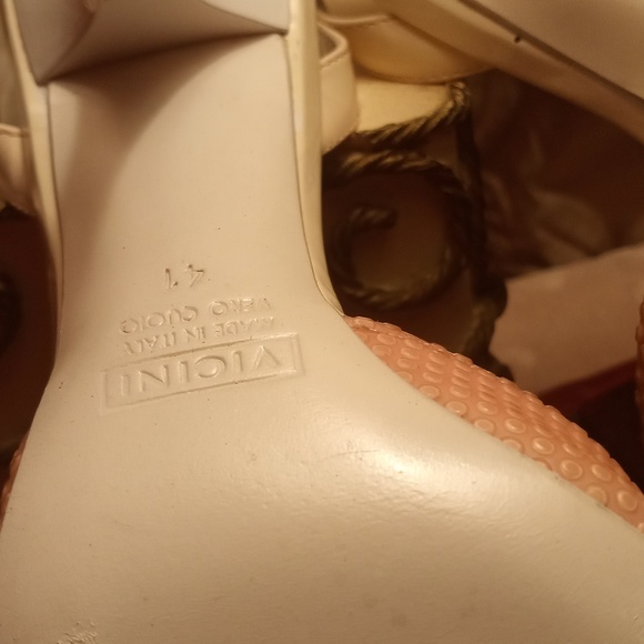 Women heels - Picture 3 of 9